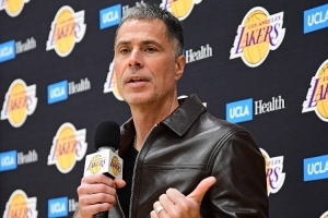 kaiyun应用-佩林卡：湖人始终在“现在就要夺冠”模式中 但薪资灵活性很重要