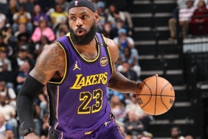 开云移动端-詹姆斯：每场比赛我都感觉更好一些了 我的体能也在逐渐恢复