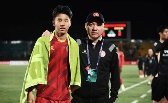 开云移动端-专访前国脚张永海之子：老爸教我往后卫难受处踢！