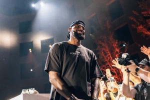 开云APP下载-詹姆斯：职业生涯进入新阶段 面对第23个赛季我非常兴奋