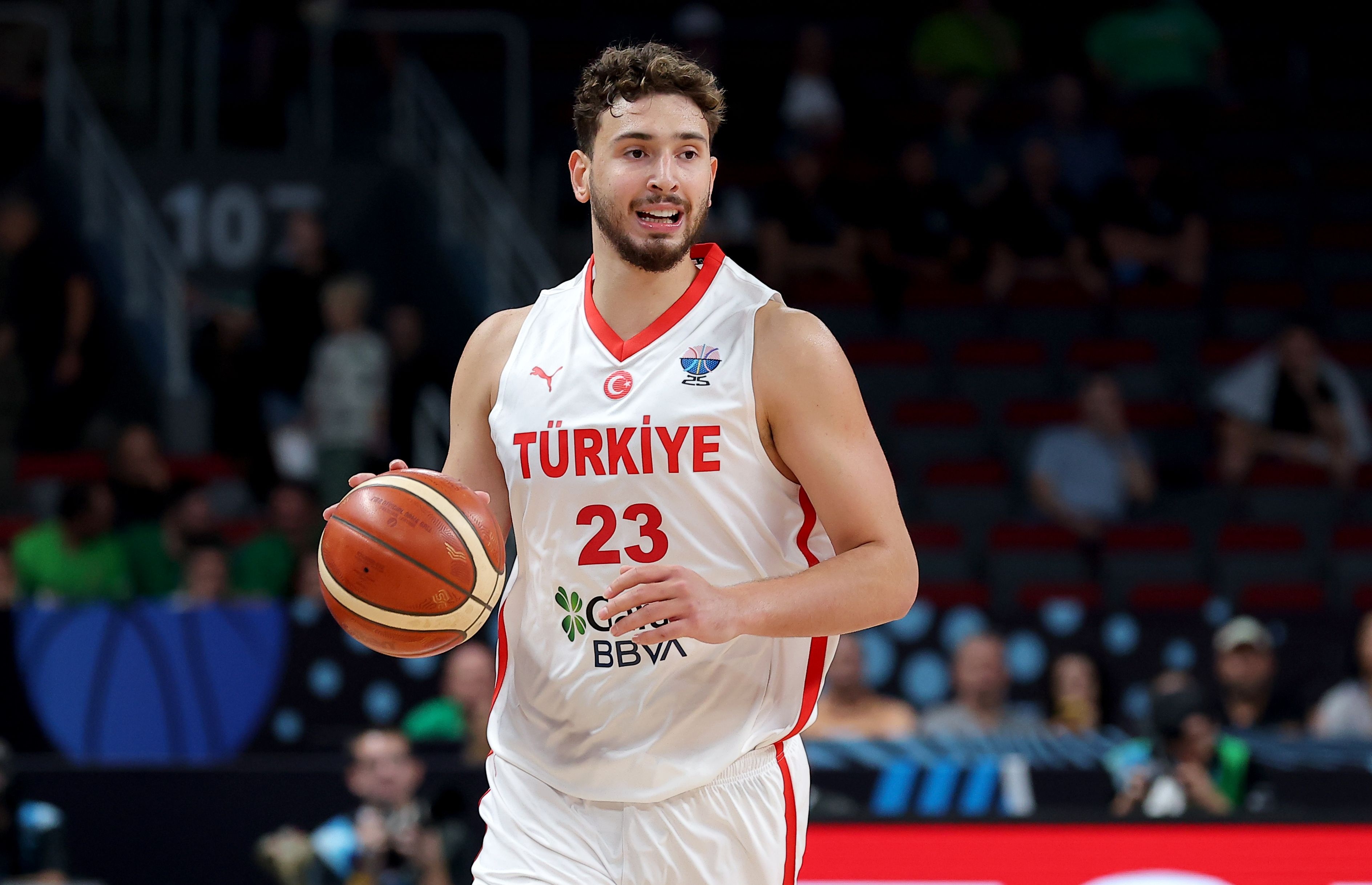 开云平台入口-斯通盛赞申京表现统治级:体型出色比赛投入,全队倍感振奋