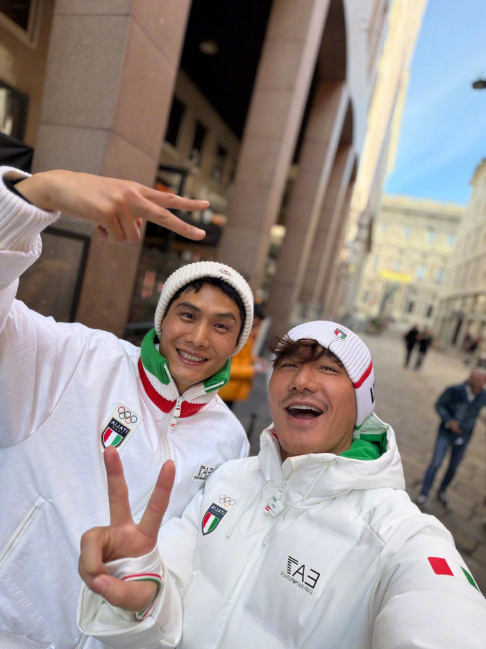 kaiyun应用-胡兵郝允祥为中国队助威,米兰冬奥会圣西罗开幕|AC米兰|冰墩墩|圣西罗体育场|2026年米兰冬奥会开幕式|冬奥会开幕式_新浪体育_新浪新闻